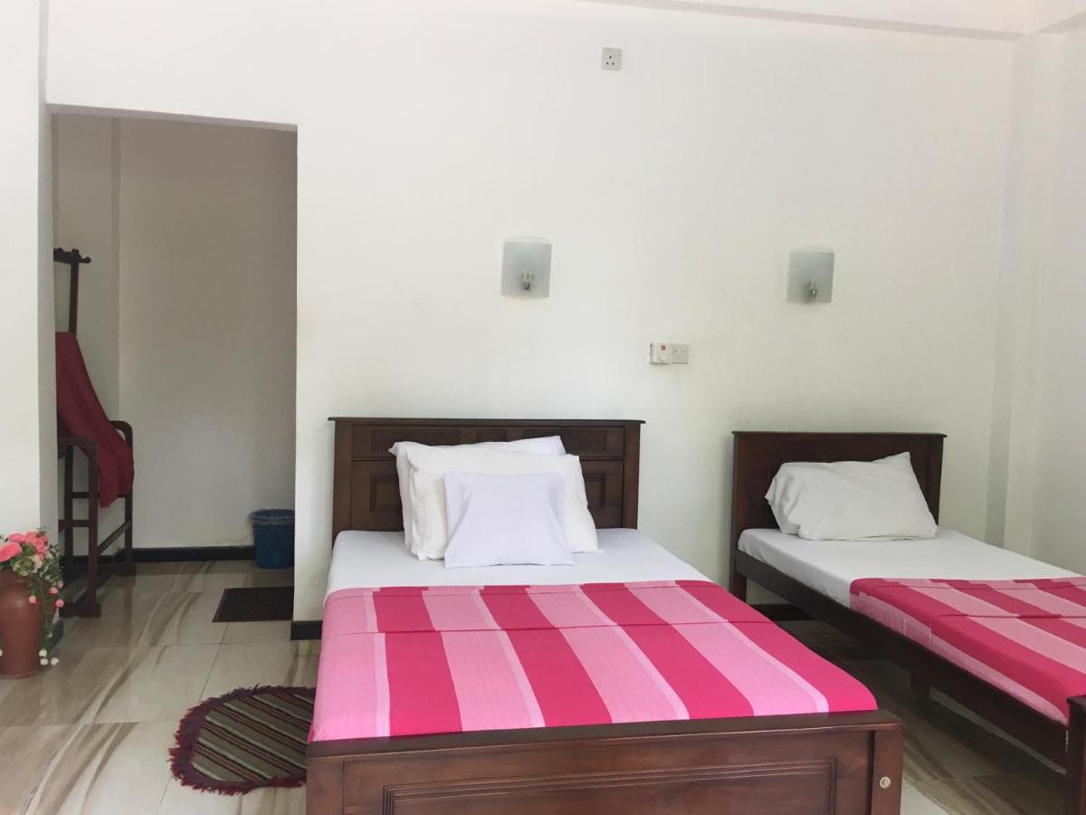 Anthony Guesthouse Hikkaduwa Kültér fotó