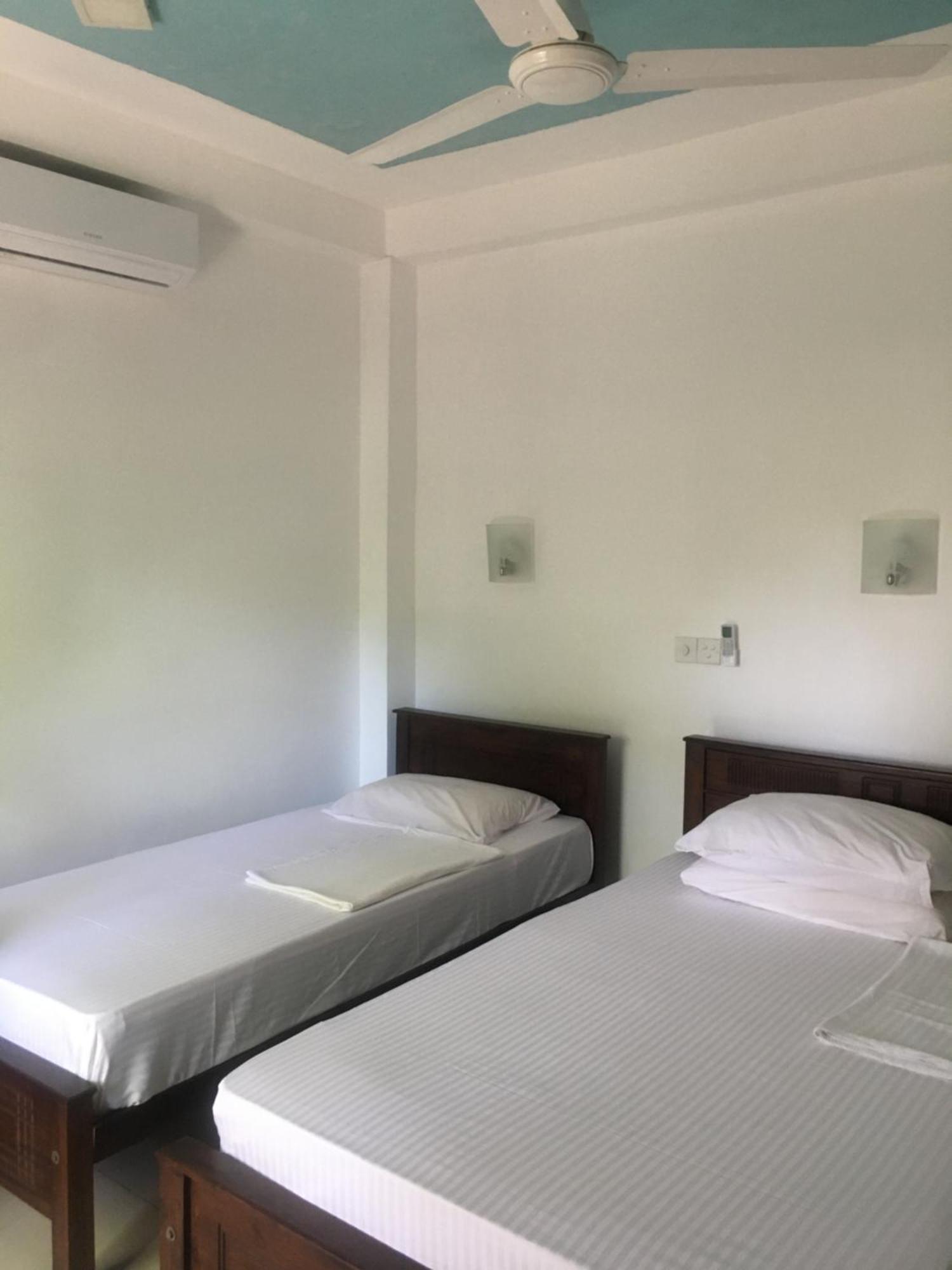 Anthony Guesthouse Hikkaduwa Kültér fotó