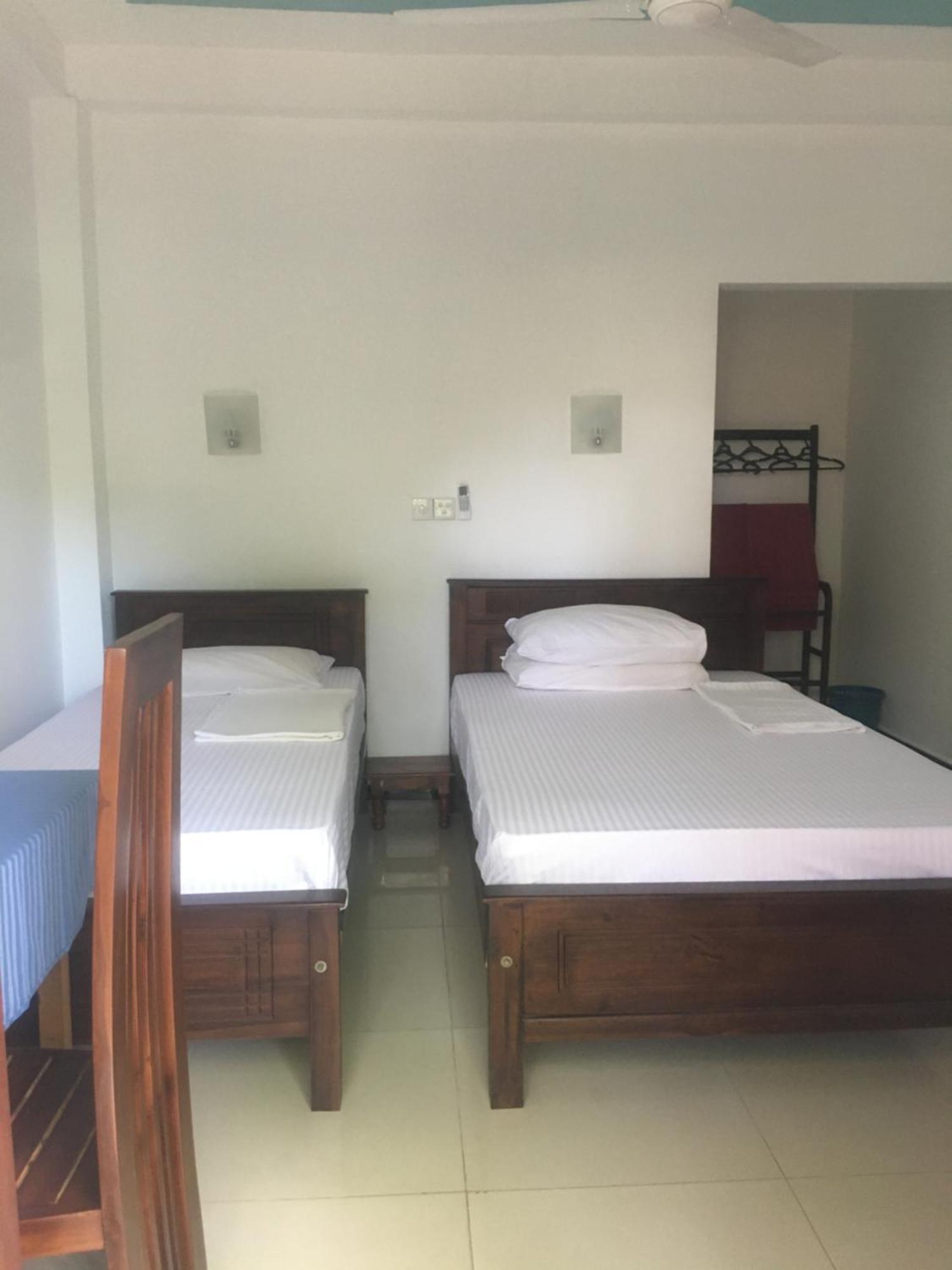Anthony Guesthouse Hikkaduwa Kültér fotó