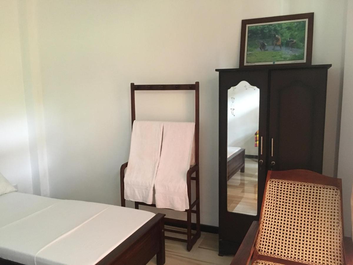 Anthony Guesthouse Hikkaduwa Kültér fotó